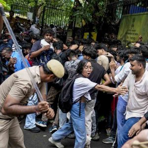 ‘কঠোর’ বিল সোমবারেই, সংসদ কি শান্ত হবে? রাজপথের লড়াই ধর্মেন্দ্র প্রধানেই ‘শেষ নয় শুরু’, ঘোষণা ‘আরশোলা’ প্রধানের