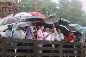 চট্টগ্রামের বন্যা পরিস্থিতি তদারকি,কবলিত এলাকা পরিদর্শন ও ত্রান বিতরণ করেন বিদ্যুৎ প্রতিমন্ত্রী অনিন্দ্য ইসলাম অমিত