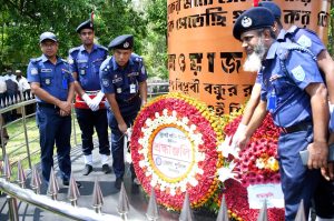 জুলাই শহিদ দিবস-২০২৬ উপলক্ষে জুলাই স্মৃতিস্তম্ভে পুষ্পস্তবক অর্পণ করেন দিনাজপুর পুলিশ সুপার