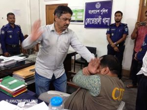 দিনাজপুরে থানায় এসে সিআইডি কর্মকর্তাকে থাপ্পড়, গ্রেপ্তার কৃষকদল নেতা, দল থেকে বহিষ্কার