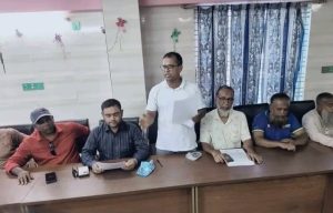 সংবাদ সম্মেলনে জেলা মোটর পরিবহন শ্রমিক ইউনিয়ন নেতৃবৃন্দের দাবি,জেলা কৃষকদলের সদস্য সচিব মুজিবের বহিষ্কারের আদেশ প্রত্যাহার করে পূর্নবহালের অনুরোধ
