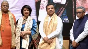 ‘ইতিহাস মনে রাখে কারা দরজা বন্ধ করেছিল, মনে রাখবে কারা দরজা খুলেছিল’! শুভেন্দুর থেকে সংবর্ধনা পেয়ে বললেন তসলিমা
