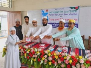 পুরস্কার গ্রহণ করছেন সানজিদা ইসলাম জুই,মোরেলগঞ্জ লতিফিয়া কামিল মাদ্রাসায় যথাযোগ্য মর্যাদায় জুলাই গণঅভ্যুত্থান দিবস পালিত