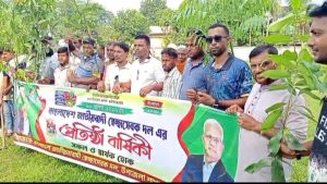 দিনাজপুরের নবাবগঞ্জে স্বেচ্ছাসেবক দলের প্রতিষ্ঠাবার্ষিকীতে বৃক্ষরোপন কর্মসূচি