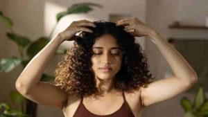 গোছা গোছা চুল পড়ছে, টক দইয়ে হবে মুশকিল আসান, শিখে নিন ব্যবহারের পদ্ধতি