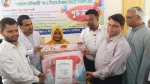 বিরলে নরমাল ডেলিভারী মা ও শিশুর উপহার সামগ্রী বিতরণ