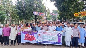 বিরলে শিক্ষকের উপর হামলাকারীদের গ্রেফতার ও বিচারের দাবিতে বিক্ষোভ অনুষ্ঠিত