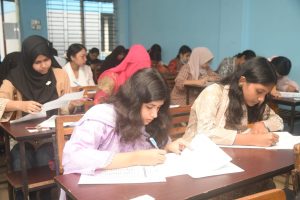 হলি ল্যান্ড কলেজে স্কলারশিপ পরীক্ষা অনুষ্ঠিত; অংশ নিলেন ৩৬৬ শিক্ষার্থী