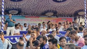 ১৫ বছর পর ভাঙ্গার কুমার নদে ঐতিহ্যবাহী নৌকাবাইচ : লাখো মানুষের ঢল
