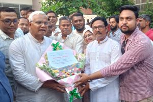 সমাজকল্যাণ মন্ত্রীর সাথে দিনাজপুরে বেসরকারি ক্লিনিক এন্ডডায়াগনস্টিক মালিক সমিতির নেতৃবৃন্দের শুভেচ্ছা বিনিময়