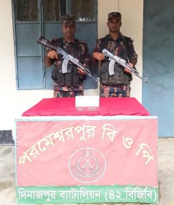 দিনাজপুরে বোচাগঞ্জ সীমান্তে ভারতীয় ট্যাপেন্টাডল ট্যাবলেট উদ্ধার করেছে বিজিবি