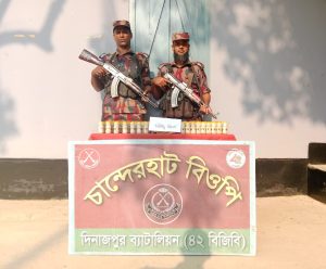 বিজিবি’র বিশেষ অভিযানে হরিপুর ও পীরগঞ্জ সীমান্তে ভারতীয় মদ ও নিষিদ্ধ সিরাপ উদ্ধার