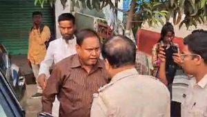 রেজিনগরে গ্রেফতার হুমায়ুন! পুলিশের বিরুদ্ধে ‘কুকথার’ পর পরই নিয়ে যাওয়া হয় থানায়, উস্কানি দেয়ার অভিযোগ