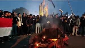 দুর্নীতি ও দাবানল মোকাবিলায় ব্যর্থতার প্রতিবাদে ইন্দোনেশিয়ায় বিক্ষোভ