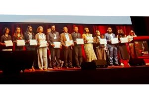 জার্মানির আন্তর্জাতিক সম্মেলনে অ্যাওয়ার্ড পেলেন ঢাবি আইএএসডিএস-এর ১জন অধ্যাপক এবং ৫ শিক্ষার্থী