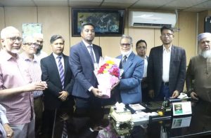 রাকাব-এ সদ‍্য যোগদানকৃত চেয়ারম্যান অধ্যাপক মোঃ রফিকুল ইসলাম-কে ফুলেল শুভেচ্ছা প্রদান
