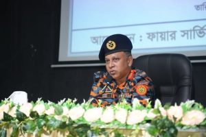 ইনসিগনিয়া ও প্রশংসাপত্রপ্রদান করেছেন মহাপরিচালক