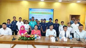 বাগাতিপাড়ায় শিক্ষার্থী ও অভিভাবকগণের সাথে ডিসির মত বিনিময় সভা- শিক্ষা উপকরণ বিতরণ