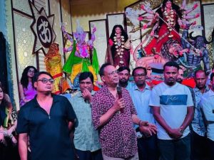 “ধর্ম যার যার, দেশটা সবার”: মধুপুরে পূজামণ্ডপ পরিদর্শনে মন্ত্রী ফকির মাহবুব আনাম