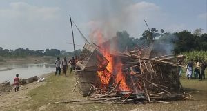 বাগাতিপাড়ায় বড়াল নদীতে অবৈধ বাঁধ উচ্ছেদ, ধ্বংস করা হলো ৪ লক্ষাধিক সরঞ্জাম